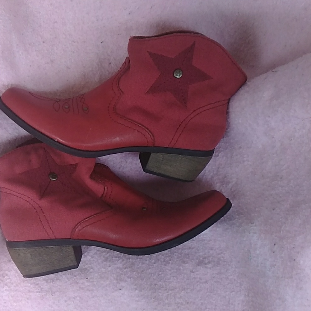 LEATHER COW GIRL BOOTS .